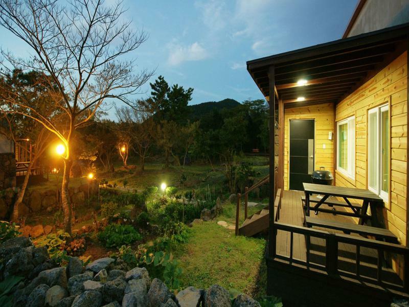 Gotjawal Geomunoreum Pension Jeju Eksteriør billede